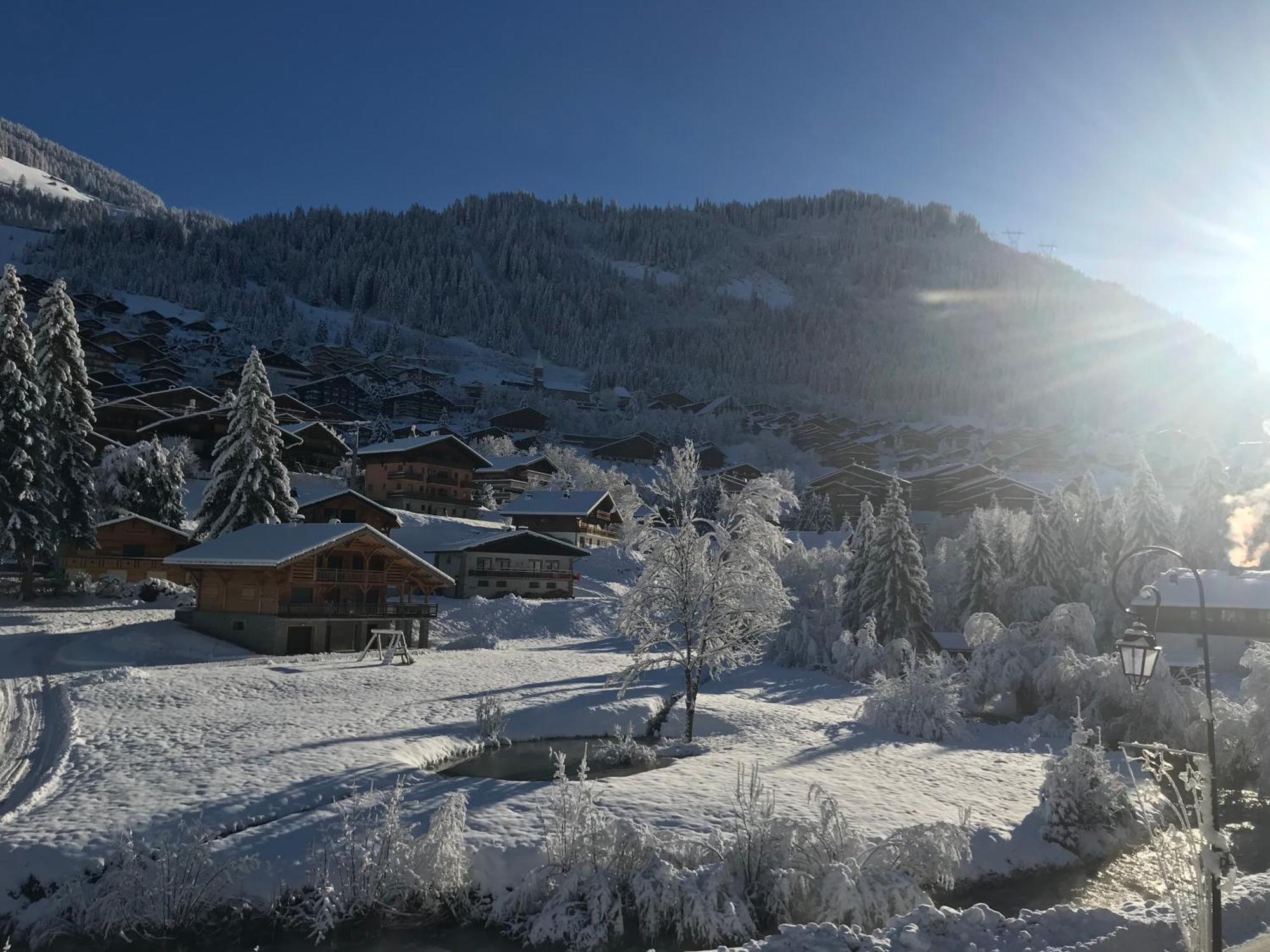 Au Bois De Lune Châtel Exteriör bild