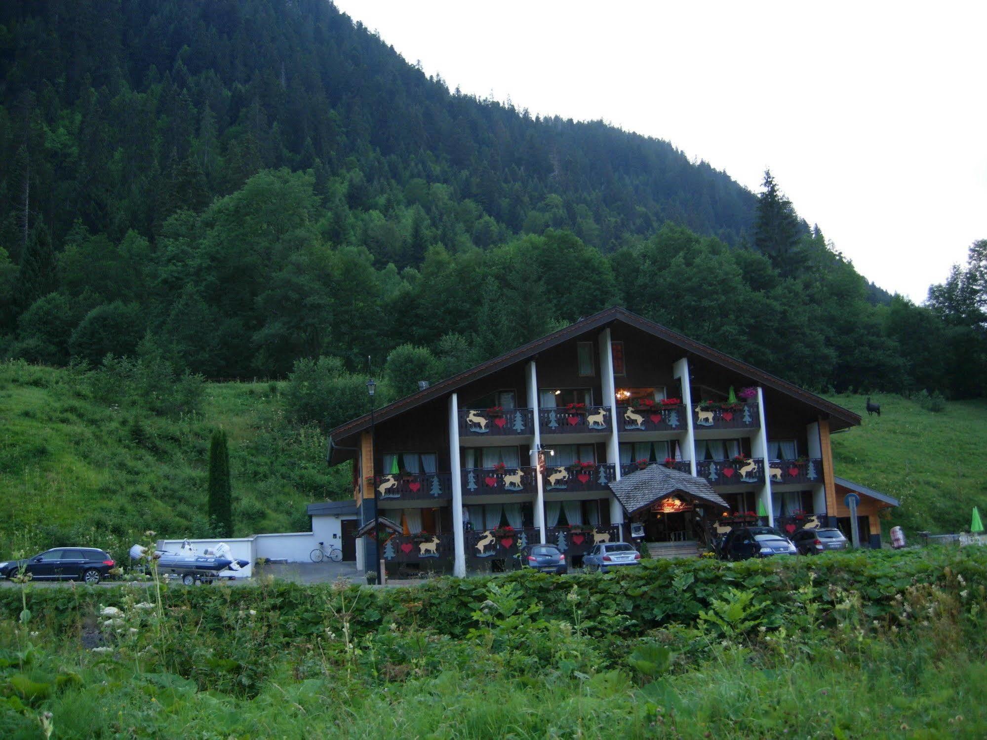 Au Bois De Lune Châtel Exteriör bild